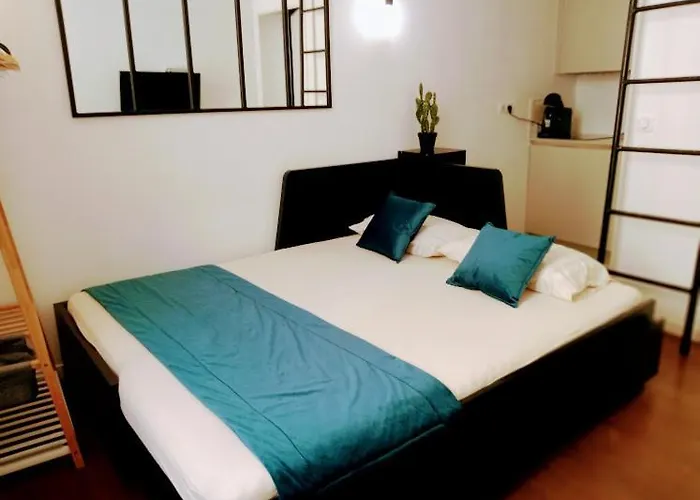 Апартаменты Vieil Marche Provencal Антиб